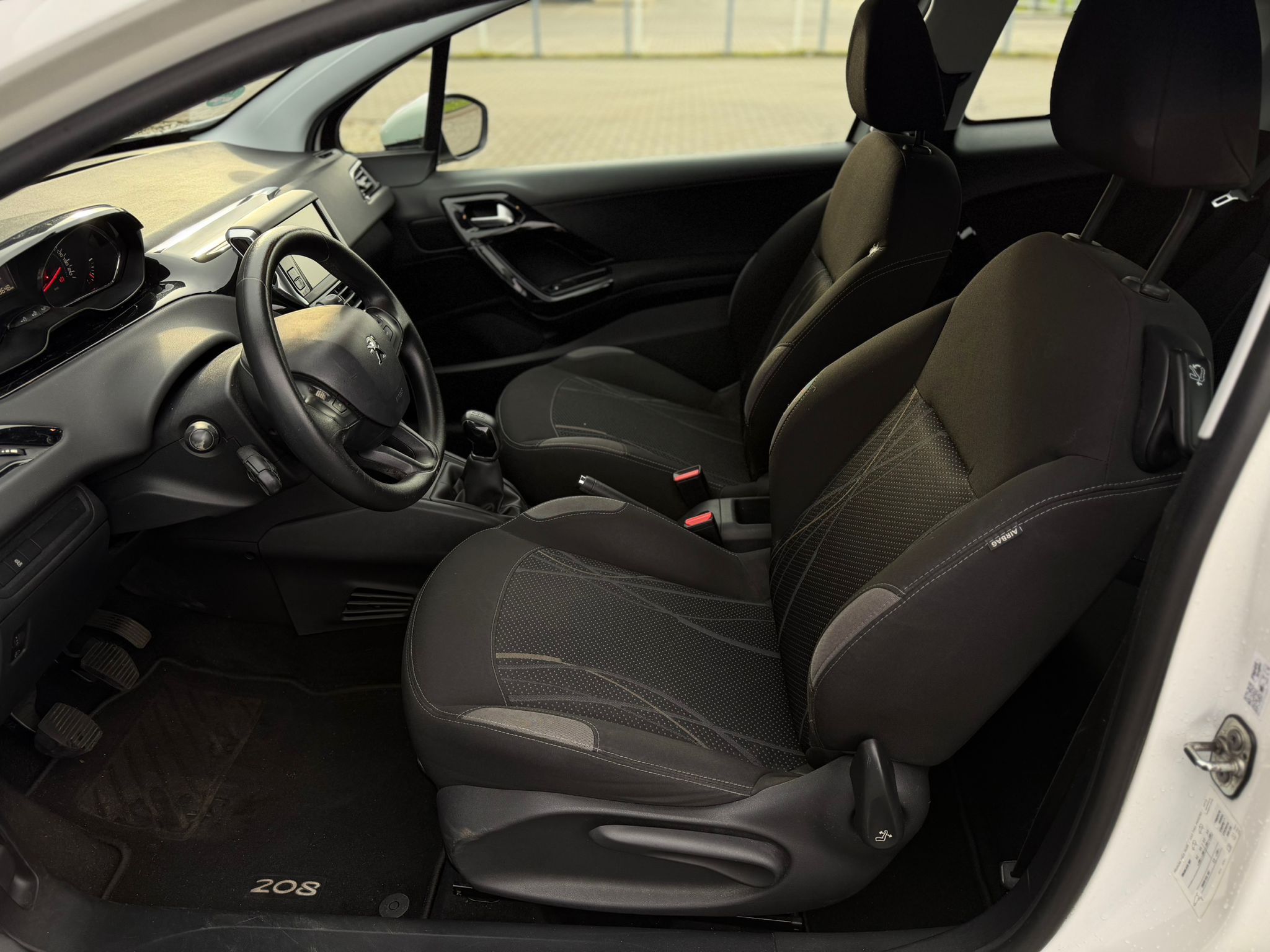 Peugeot 208 VTI Active thumbnail 9